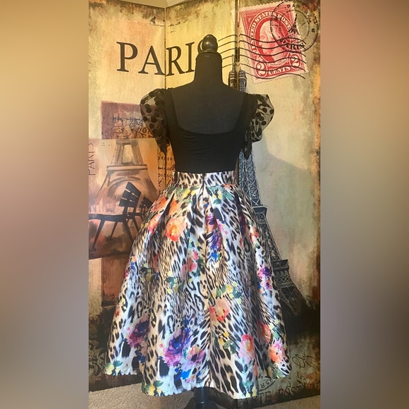 All eyes on you! T &J midi skirt leopard multi print-Size small - Picture 3 of 6